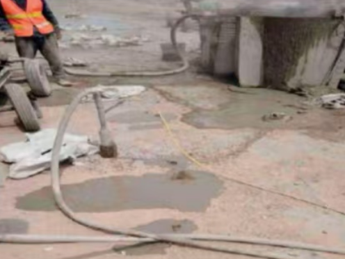 越秀水泥混凝土路面板底注浆技术 路面脱空注浆整治方案