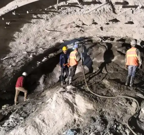 越秀拱顶带模注浆料的施工流程及注意事项